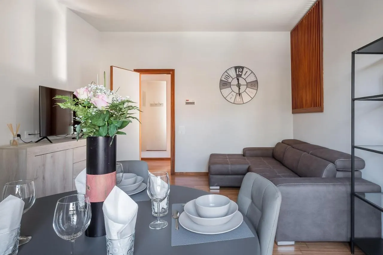 Tagliacozzi Suite Apartment Bologna 0*,